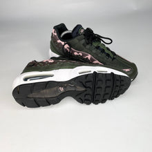Load image into Gallery viewer, Nike Air Max 95 Trainers UK 7
