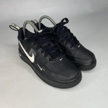 Load image into Gallery viewer, Nike Air Force 1 utility Trainers
